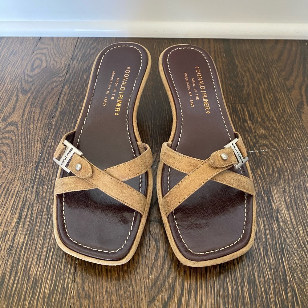 Donald J Pliner tan kitten heel sandals in size 6